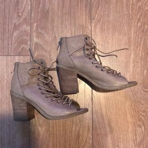 Steve Madden lace up Booties